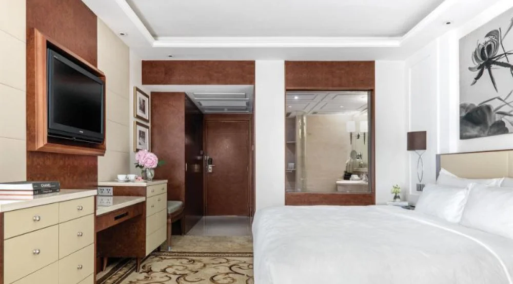 Superior Courtyard View King Room at The Langham Hong Kong