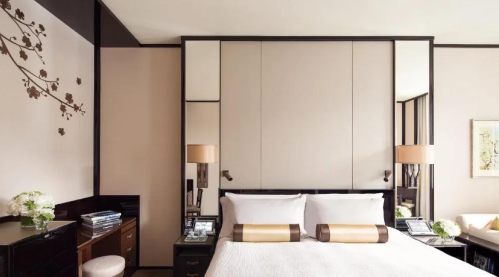 Deluxe Twin Room with Courtyard View at The Peninsula Hong Kong