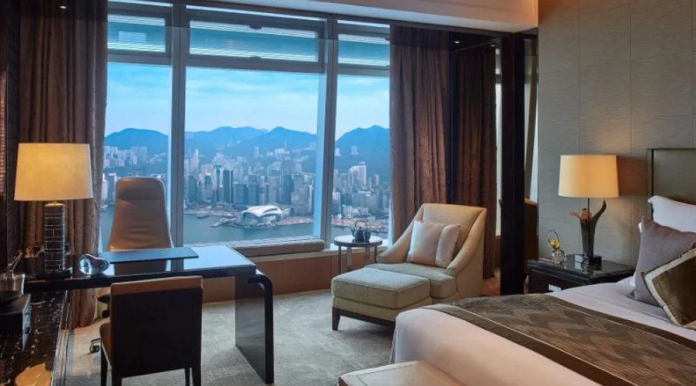 Club Level, Deluxe Guest Room, One King, Victoria View at The Ritz-Carlton Hong Kong