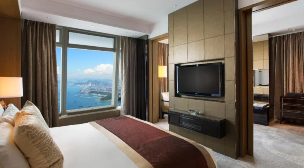 Deluxe Suite, Club Level, One Bedroom Suite, One King, Sea View at The Ritz-Carlton Hong Kong