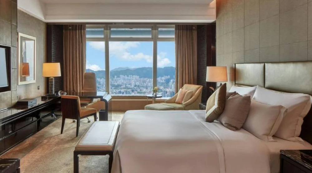 Deluxe Guest Room, Guest Room, One King, City View at The Ritz-Carlton Hong Kong