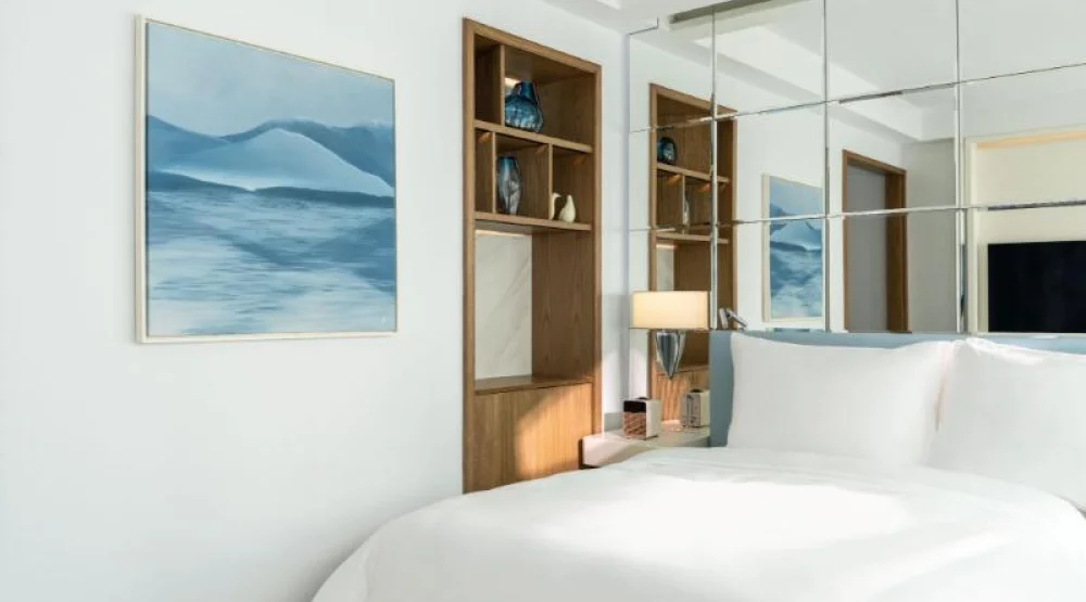 Guest Room with Queen Bed at Lanson Place Hotel