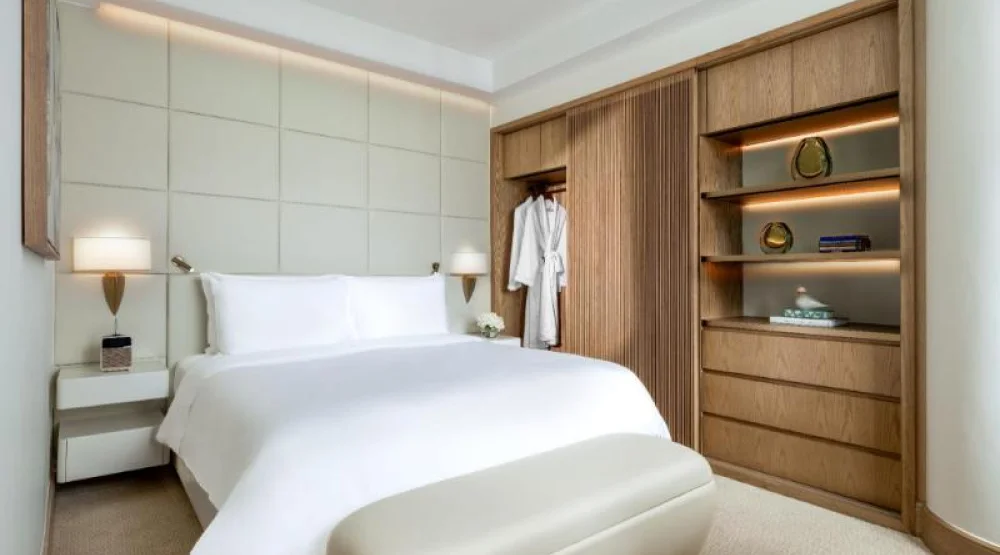 Prestige Suite with King Bed at Lanson Place Hotel