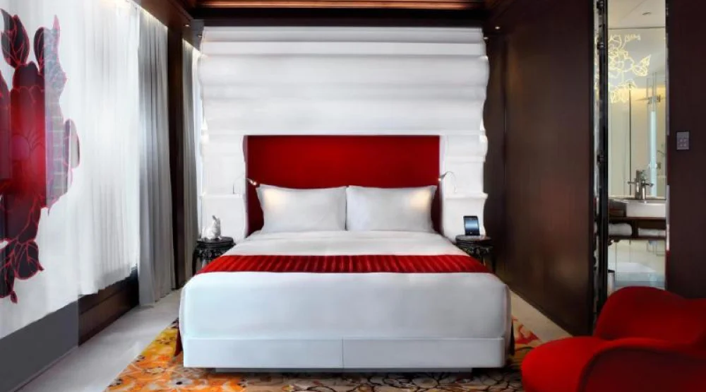 Full Moon Premier King at Mira Moon