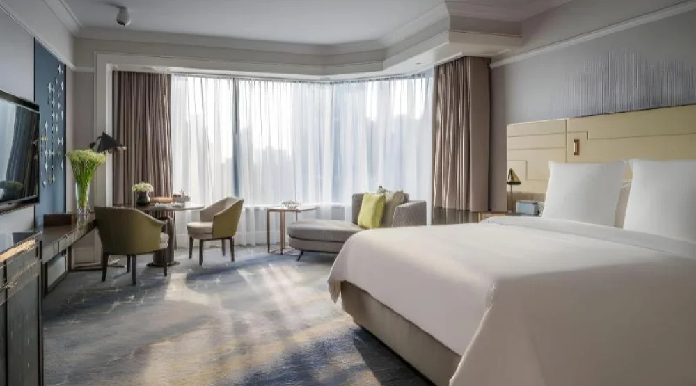 Deluxe Room Two Twin at Four Seasons Hotel Singapore
