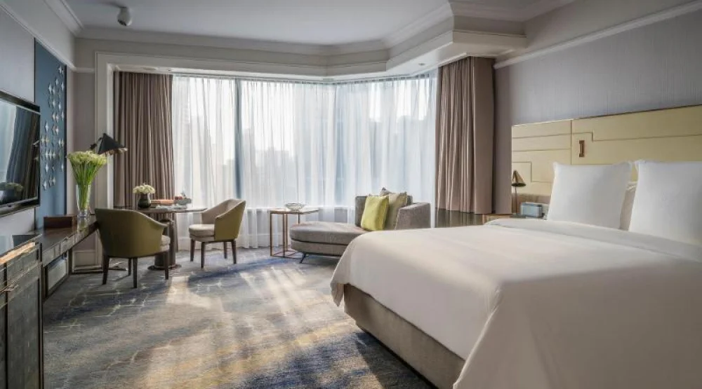 Premier Room King at Four Seasons Hotel Singapore
