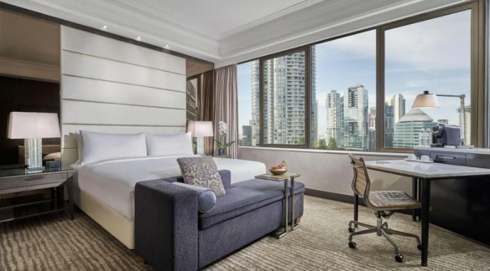 Deluxe (king), Guest Room, One King at Singapore Marriott Tang Plaza