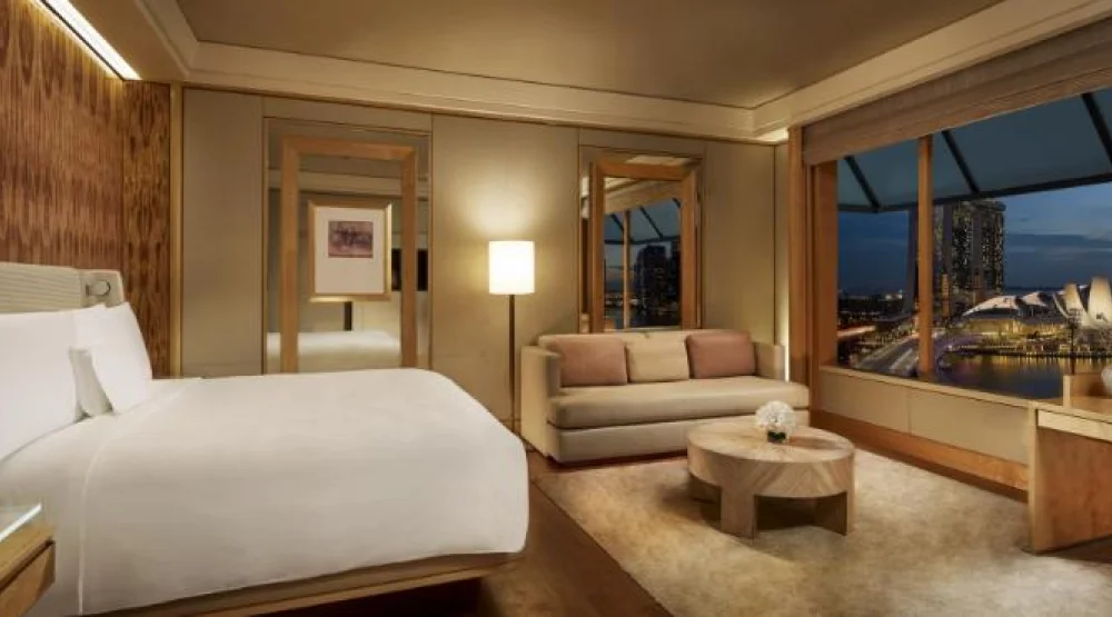 Deluxe Marina, Guest Room, One King, Marina Bay View at The Ritz-Carlton Millenia Singapore