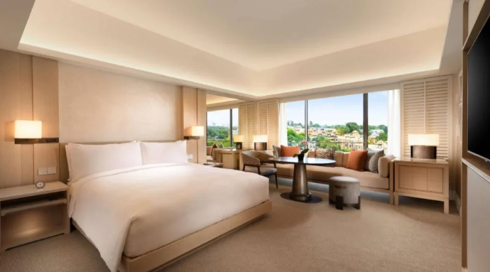 King Deluxe Room High Floor at Conrad Singapore Orchard