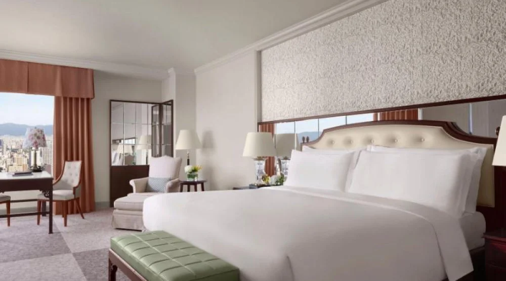 Deluxe, Guest Room, One King, City View, Corner Room at The Ritz-Carlton Osaka