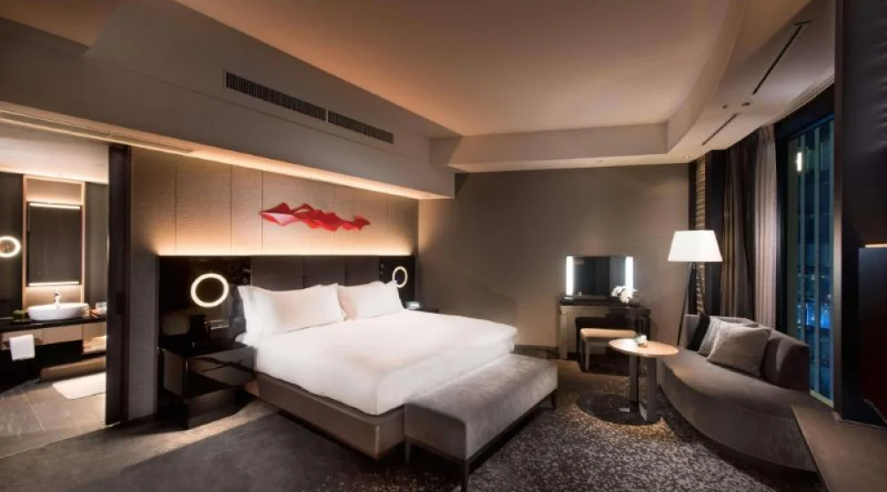 King Executive Corner Suite at Conrad Osaka