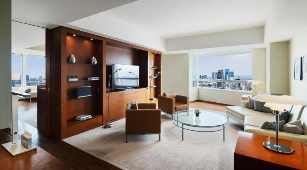 Diplomat Suite, Two Twin Beds at Grand Hyatt Tokyo