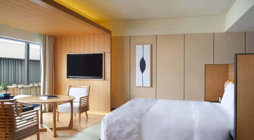 Deluxe Kyoto, Guest Room, One King, Courtyard View at The Ritz-Carlton Kyoto