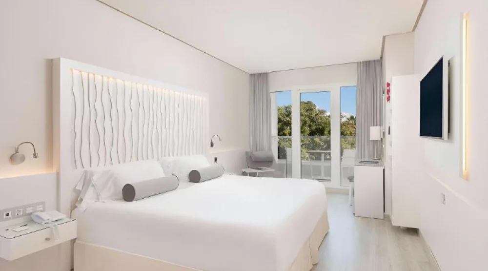 Keep The Secret - Double Or Twin Room with Side Sea View at Amare Beach Hotel Marbella