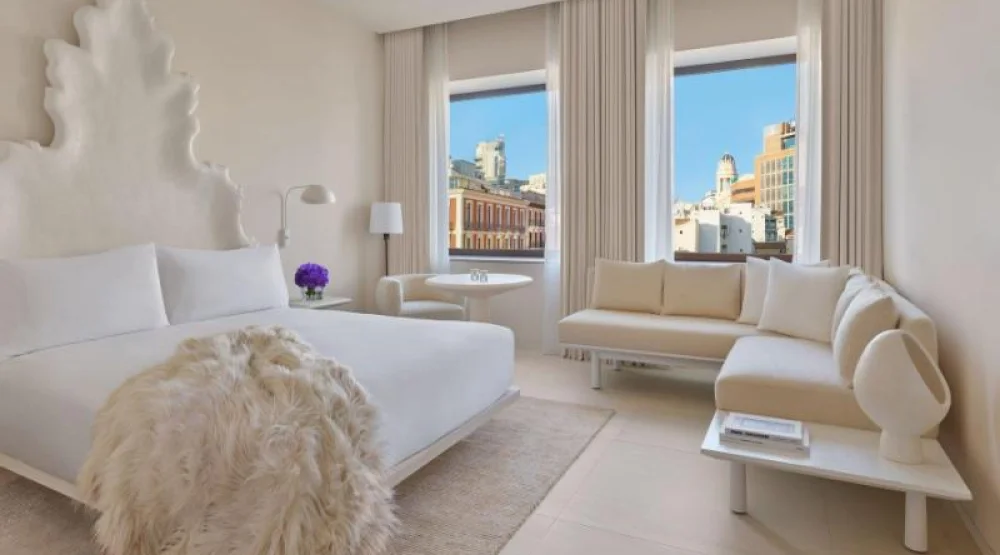 Premier, Guest Room, One King, Plaza Descalzas View at The Madrid EDITION