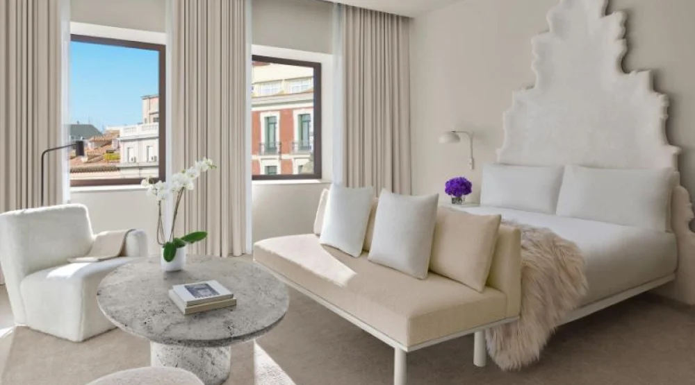 Loft Corner, Suite, One King, Street View, Corner Room at The Madrid EDITION