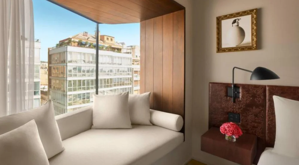 Deluxe, Guest Room, One King at The Barcelona EDITION