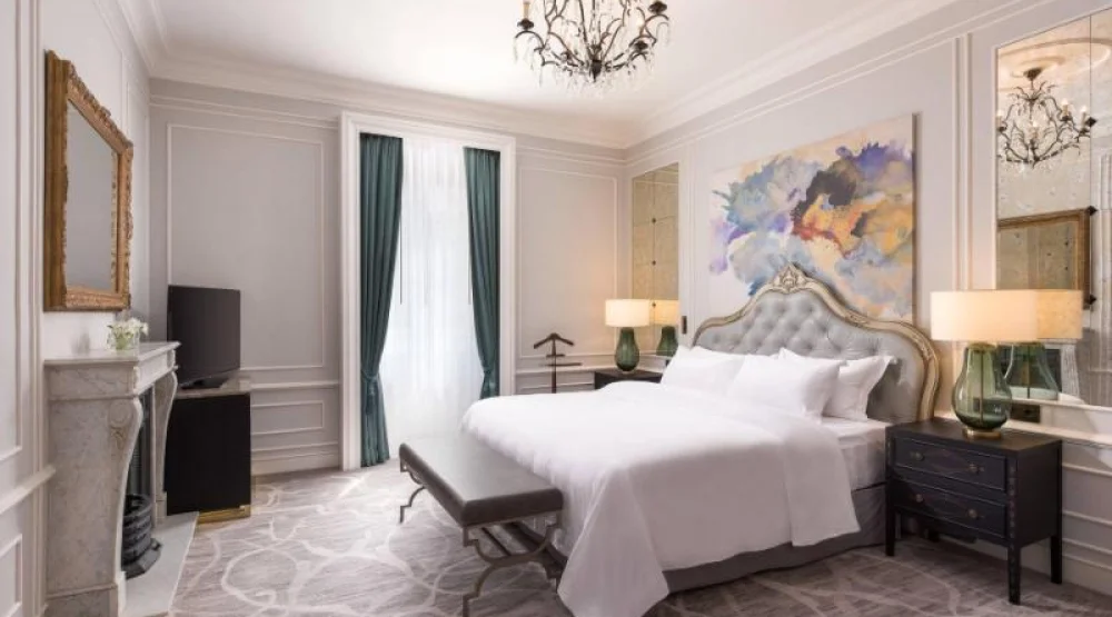 Deluxe Room, Guest Room, One King, Garden View at Hotel Maria Cristina, a Luxury Collection Hotel