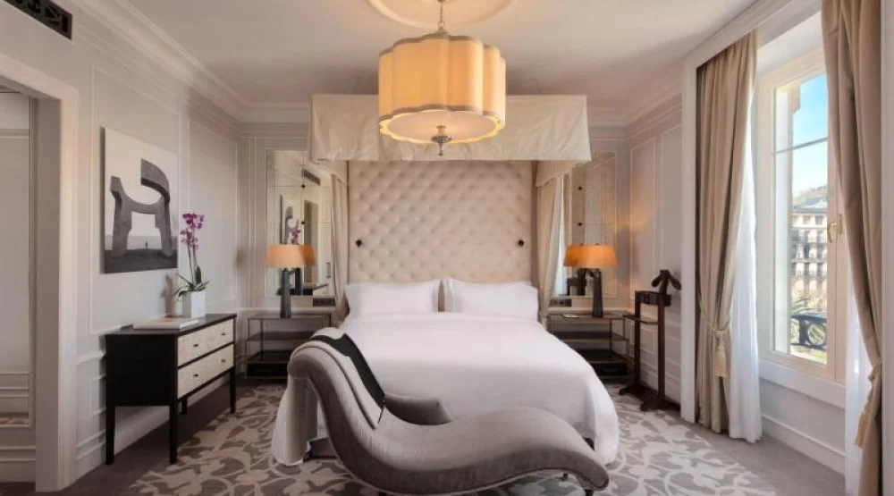 Eduardo Chillida Suite, One Bedroom Suite, One King, River View, Corner Room at Hotel Maria Cristina, a Luxury Collection Hotel