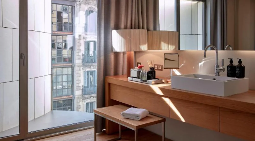 Sir Deluxe at Sir Victor