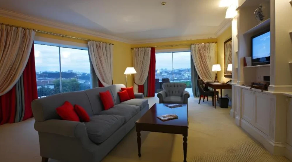 Suite Deluxe-river and City View - Floors Three To 7 at The Yeatman