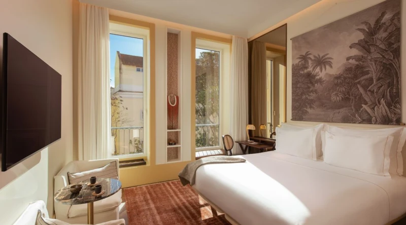 Capelo at The Ivens, Autograph Collection