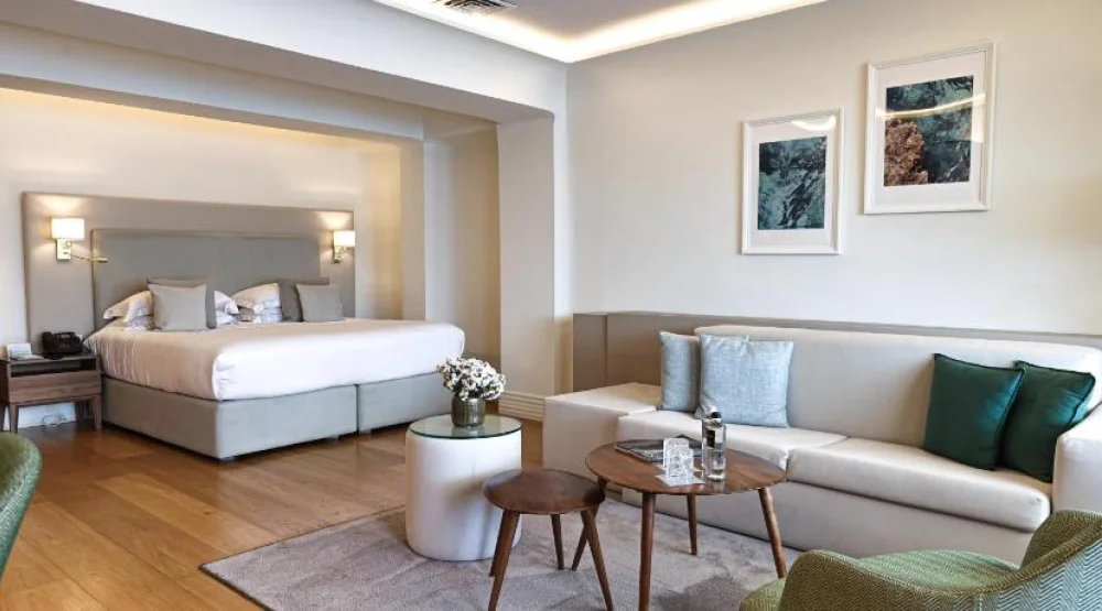 Junior Suite Triple at Atlantis Bay VRetreats