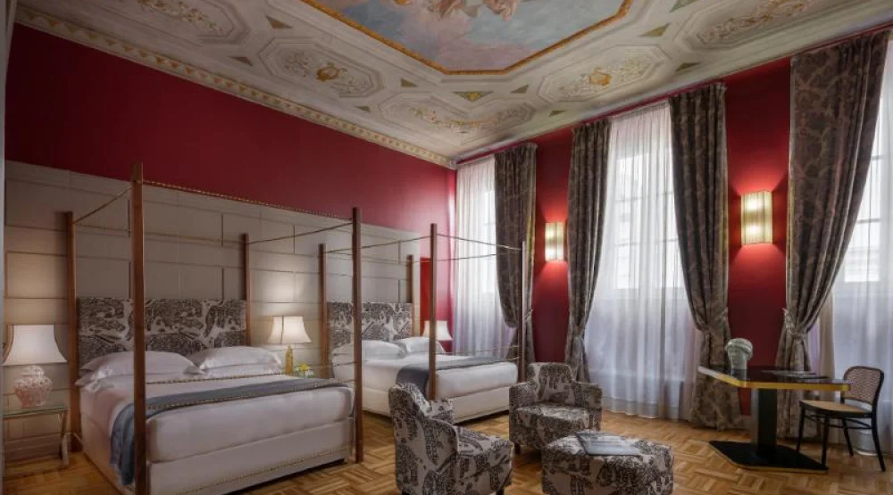 Iconic Twin at Hotel Number Nine