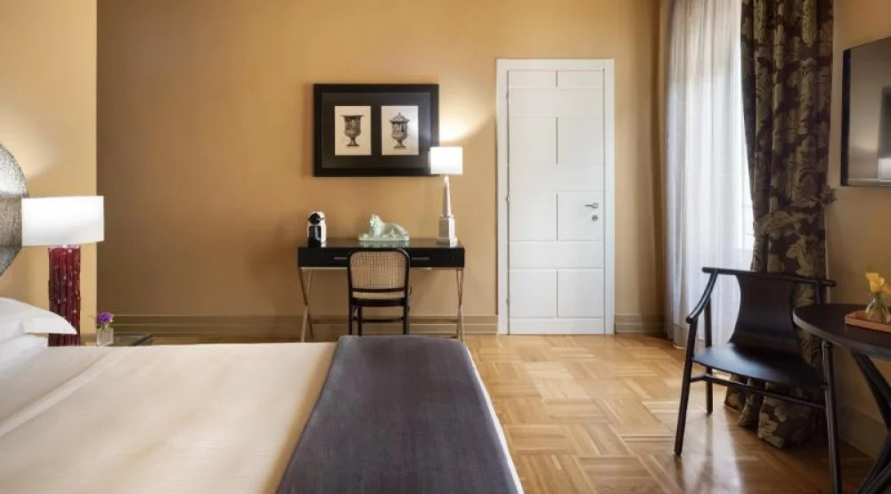 Deluxe at Hotel Number Nine