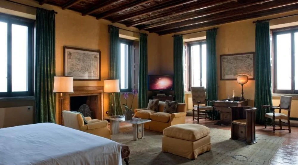 Deluxe Suite with Sea View at La Posta Vecchia Hotel