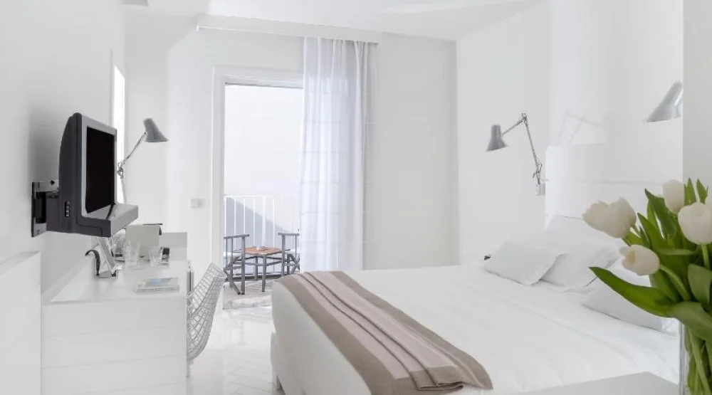 Classic Double Or Twin Room with Partial Sea View at Casa Angelina