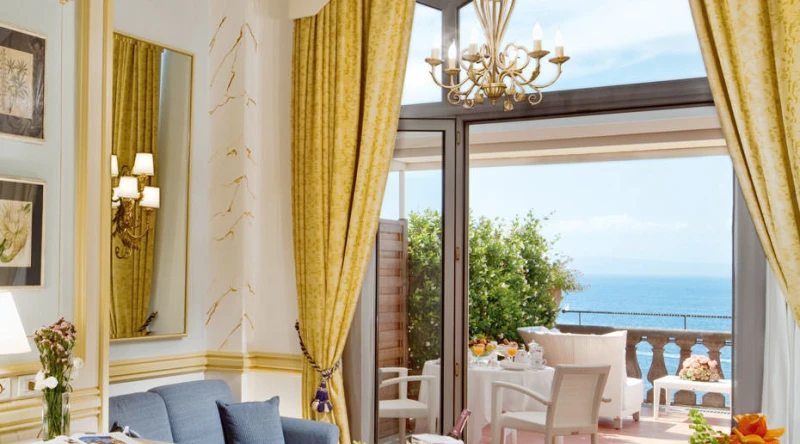 Deluxe Junior Suite Sea View at Grand Hotel Excelsior Vittoria
