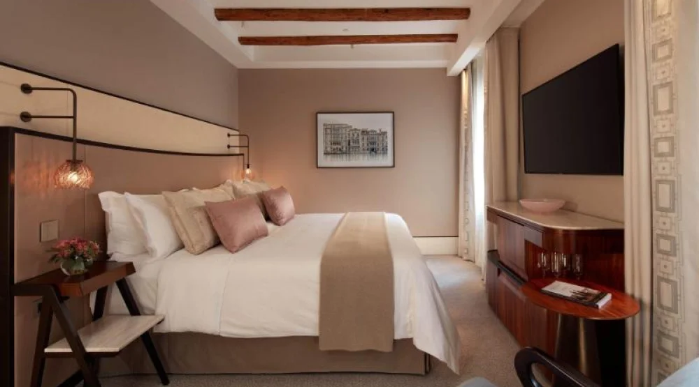 Deluxe, Guest Room, One King at The St. Regis Venice