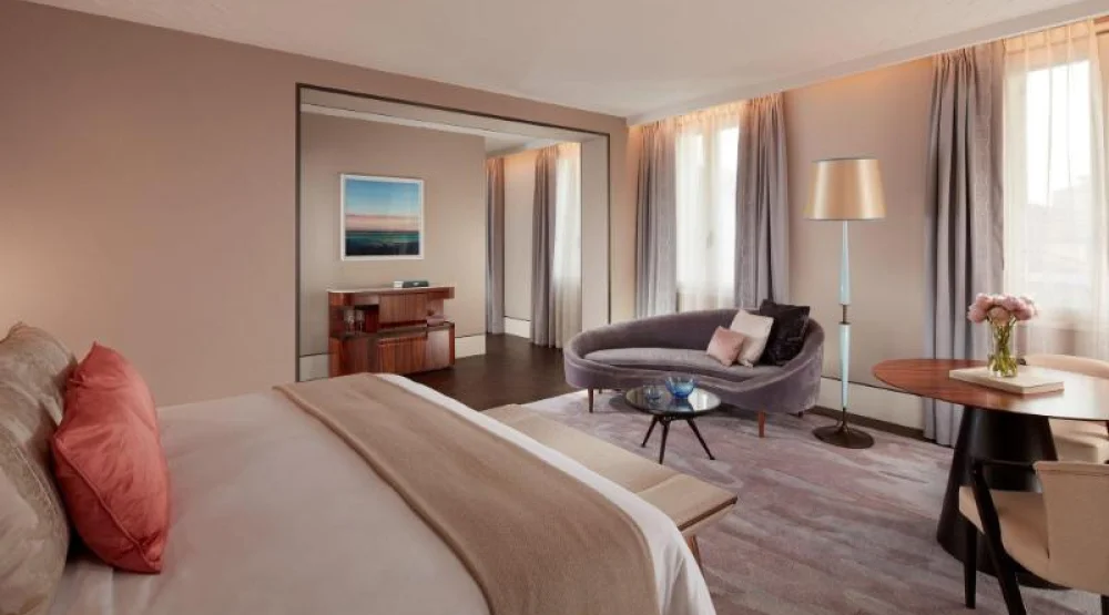 Astor Suite, Junior Suite, One King, City View at The St. Regis Venice