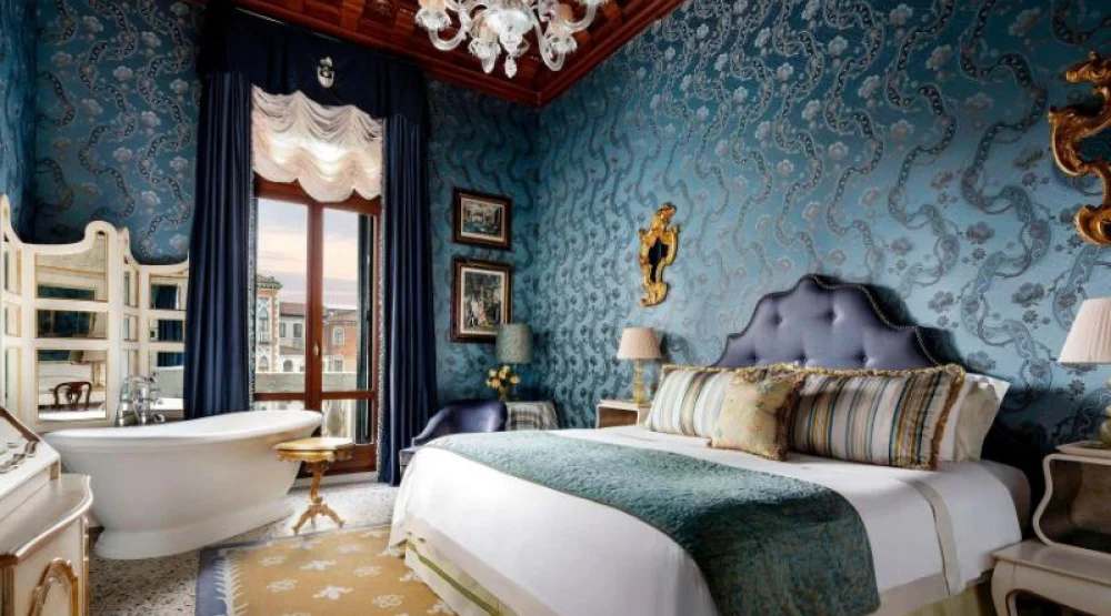 Landmark Grand Canal, Larger Guest Room, One King, Grand Canal View at The Gritti Palace, a Luxury Collection Hotel