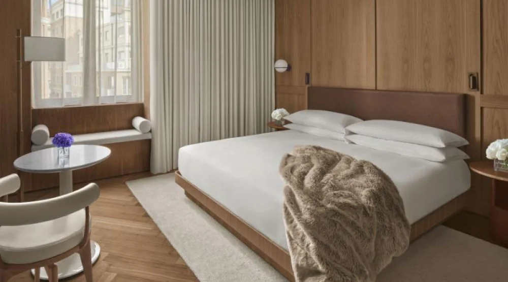 Guest Room, One King at The Rome EDITION