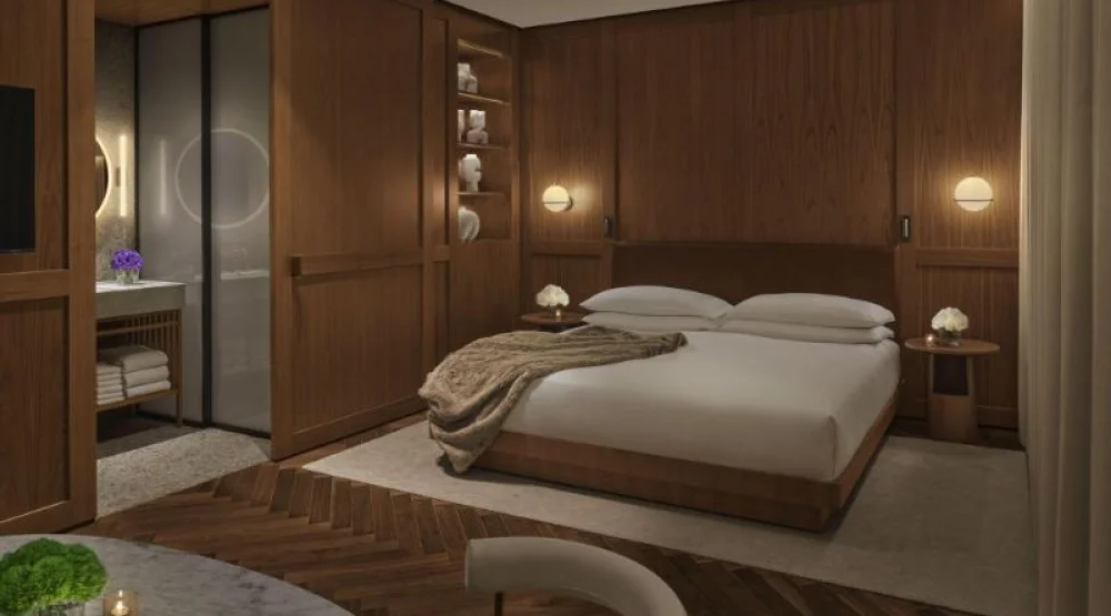 Premiere, Guest Room, One King at The Rome EDITION