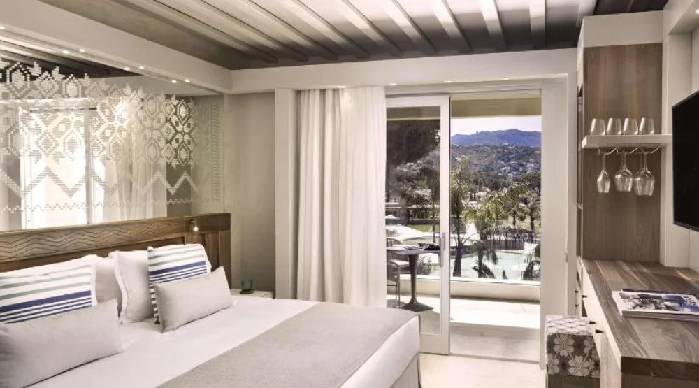 King Room with Garden View at 7Pines Resort Sardinia