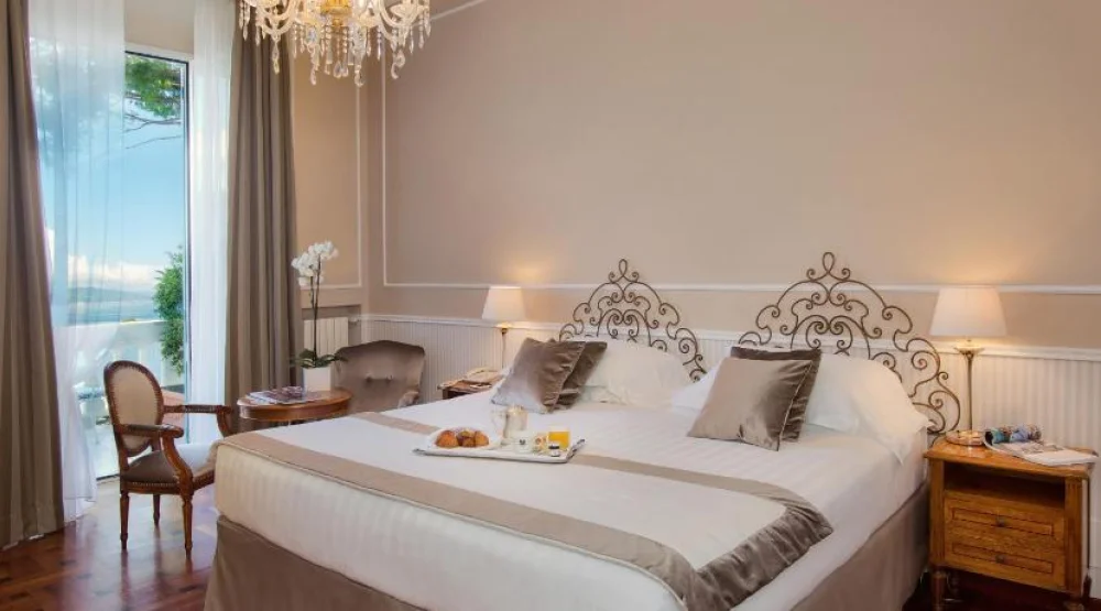 Deluxe Double Sea View at Grand Miramare Hotel