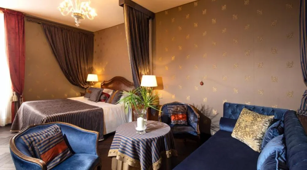 Grand Deluxe Room at Hotel Metropole Venezia
