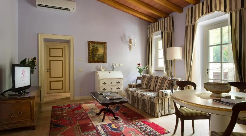 Suite with Hot Tub at Villa Cordevigo