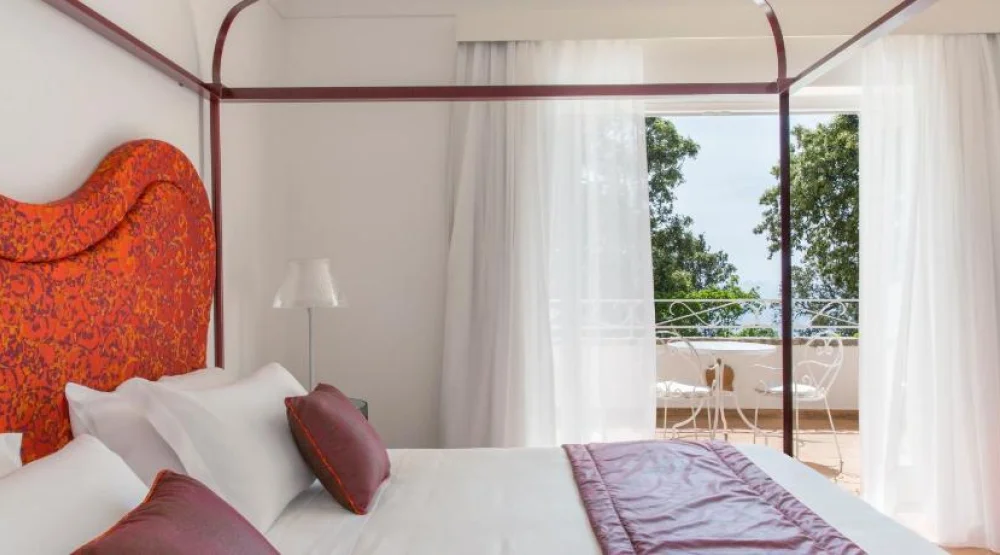 Deluxe Double Room with Terrace Sea View at Hotel Piccolo Sant'Andrea
