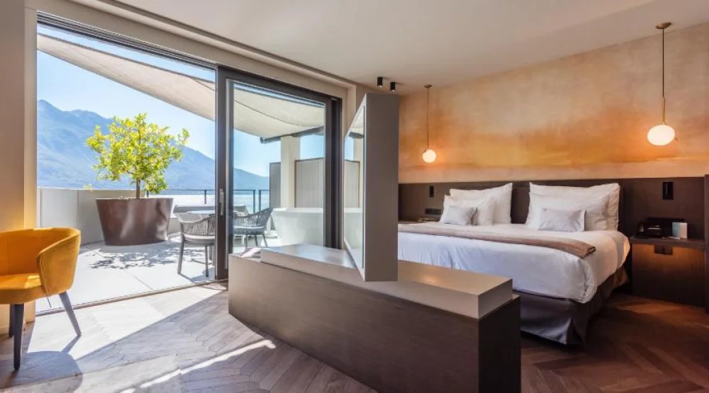 Suite with Lake View at EALA My Lakeside Dream