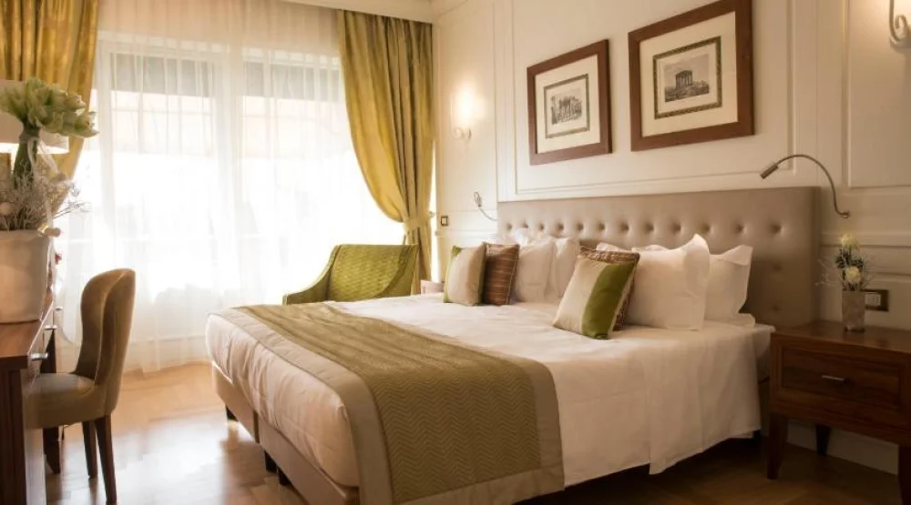 Superior Double Room with Lake View at Grand Hotel Terme Sirmione