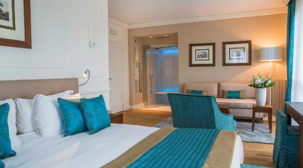 Junior Suite with Balcony at Grand Hotel Terme Sirmione