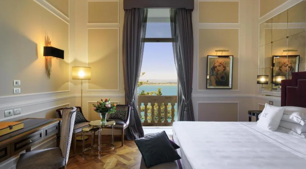 Deluxe Double with Sea View at Grand Hotel Des Etrangers