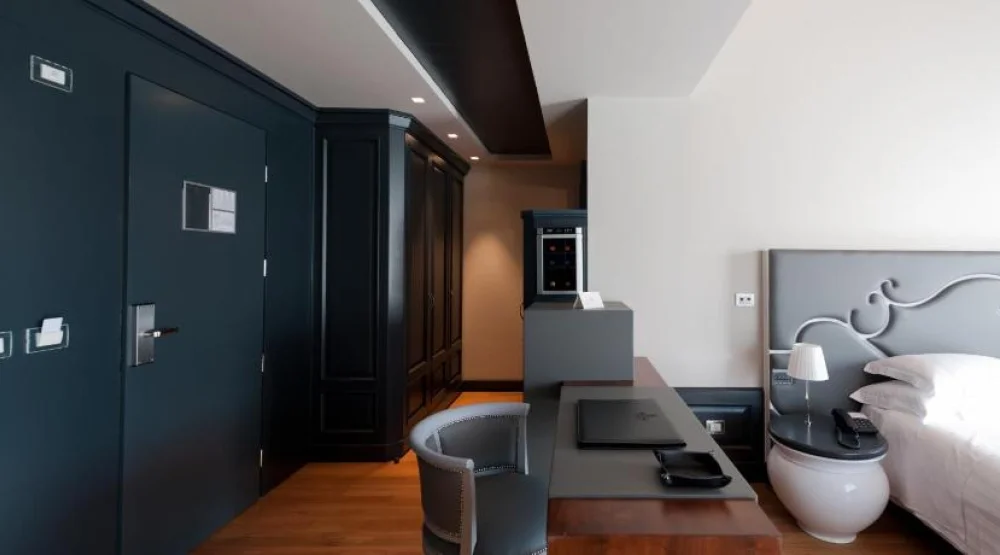 Deluxe at Villa Neri Resort & Spa