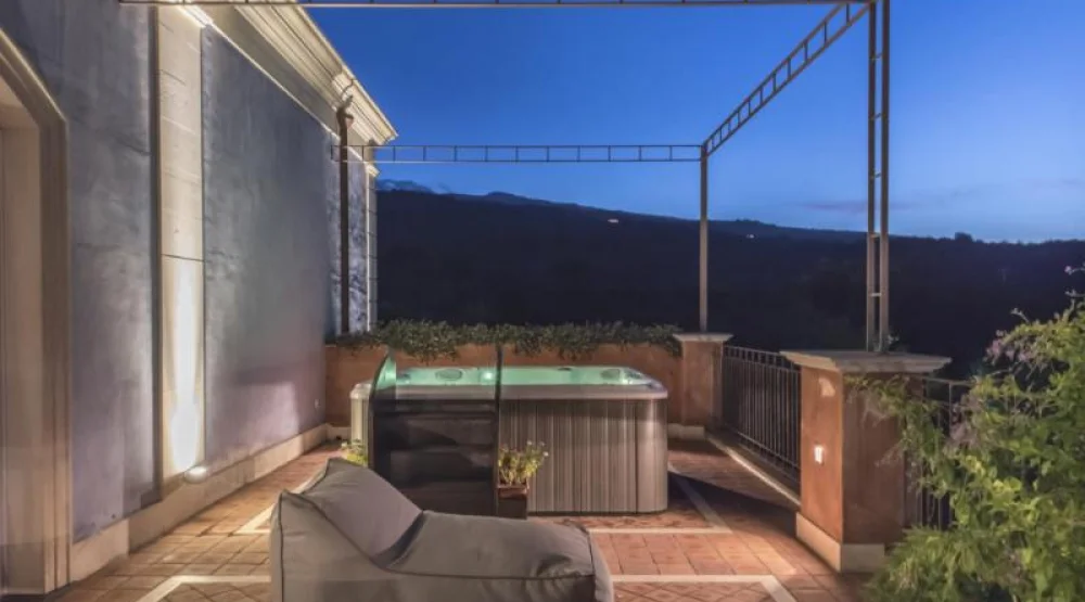 Master Suite at Villa Neri Resort & Spa