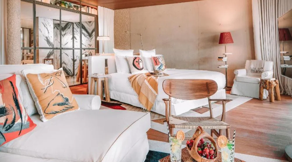 Master Suite with Sea View at Hotel Lily of the Valley