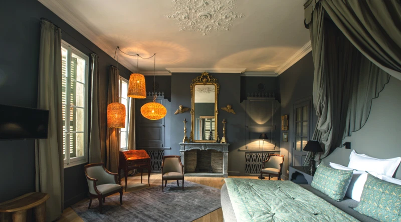 Naples at La Divine Comedie